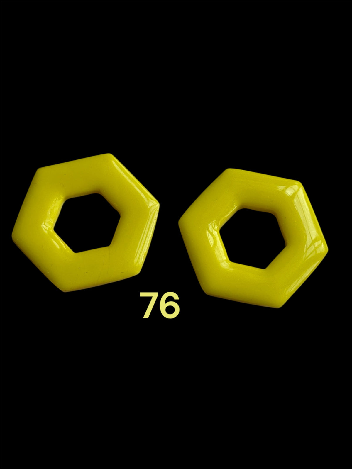 Pampilles Hexagonales Jaune – Pâte Polymère & Résine | 2,5 cm