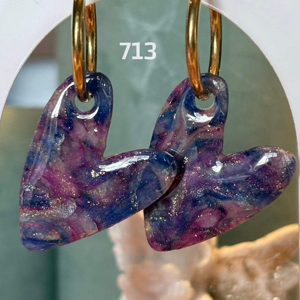 Pampilles Cœur Asymétrique Effet Pierre Bleu & Violet – Pâte Polymère & Résine | 3,2 cm