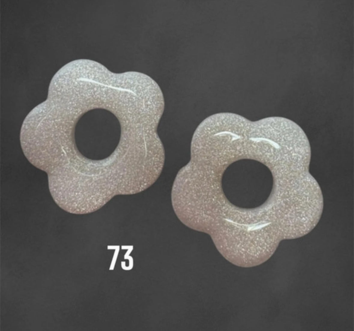Pampilles Fleur Blanche Pailleté – Pâte Polymère & Résine