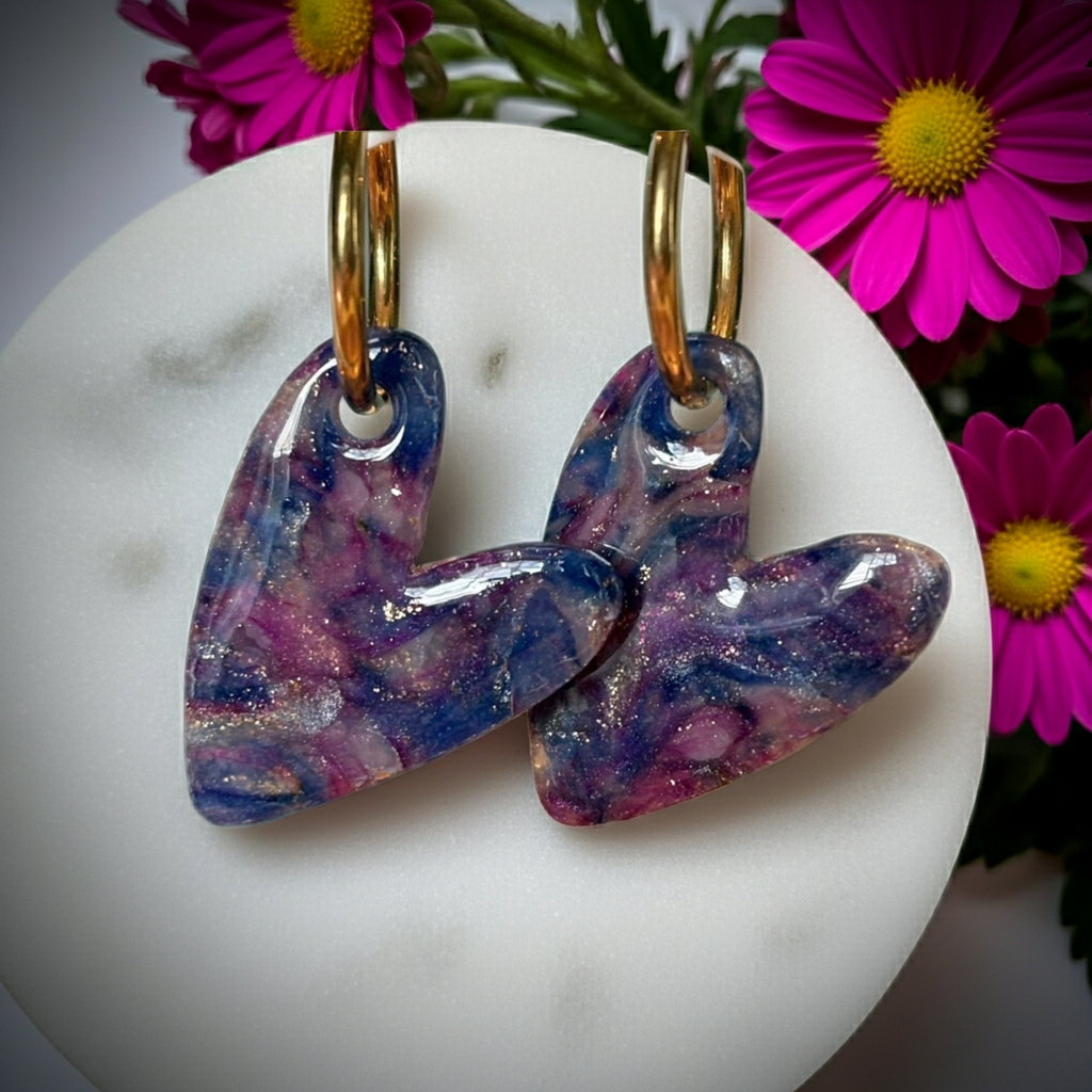 Pampilles Cœur Asymétrique Effet Pierre Bleu & Violet – Pâte Polymère & Résine | 3,2 cm
